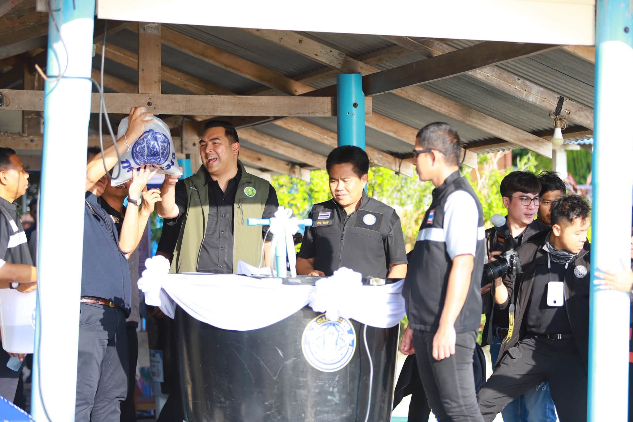 title - รมช.เกษตรฯ - ส.ป.ก. ลงพื้นที่เกาะยอ รับฟังผู้เลี้ยงปลากะพงสามน้ำ มุ่งยกระดับสินค้า GI เพิ่มมูลค่าเศรษฐกิจชุมชน 